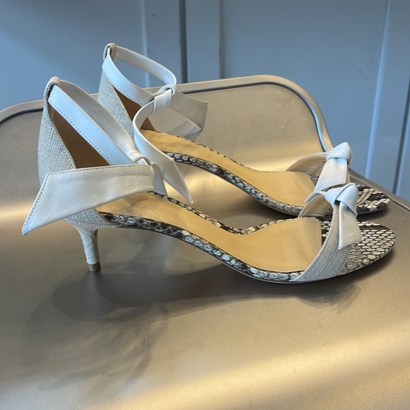 NIB ALEXANDRE BIRMAN CLARITA LINEN AND SNAKESKIN KITTEN HEEL